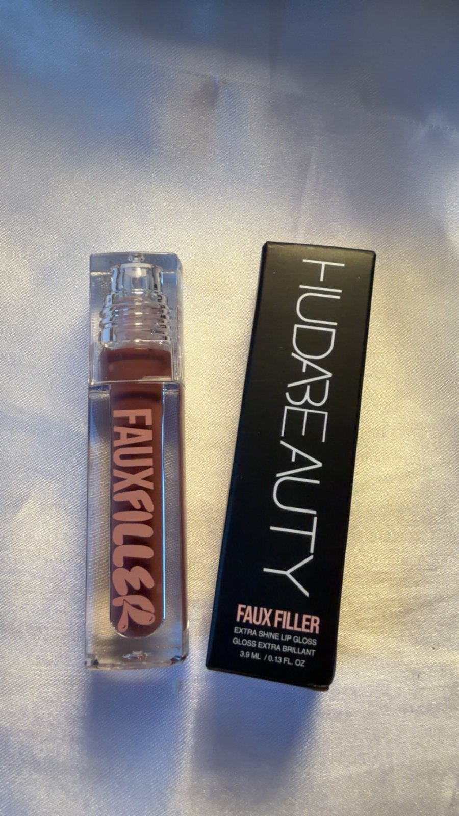 Huda Beauty Faux Filler Lip Gloss - Posh, Nieuw, Ophalen of Verzenden, Make-up, Overige kleuren