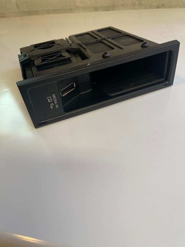 Media-in en telefoonhouder Passat CC, Ophalen of Verzenden, Gebruikt, Volkswagen
