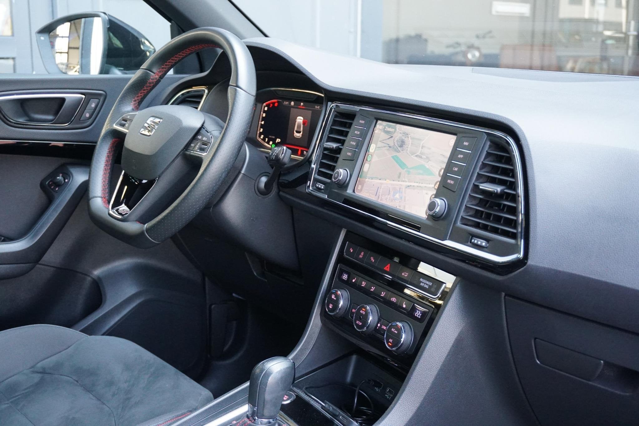 SEAT Ateca 1.5 TSI FR Business Intense + CAMERA / ALCANTARA, Auto's, 4 cilinders, 150 pk, Zwart, Origineel Nederlands