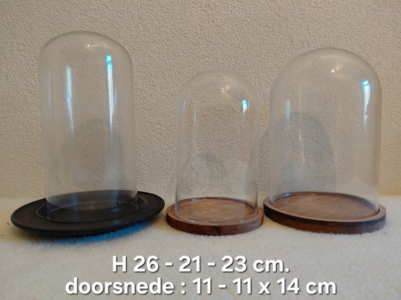 3 Glazen Stolpen met Houten Plateaus., Glas, Ophalen of Verzenden, Gebruikt, Met plateau
