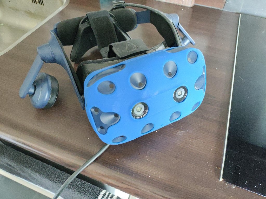 HTC Vive Pro set + 2 basestations 2.0 + GRATIS controller, Spelcomputers en Games, Virtual Reality, Ophalen, Pc, VR-bril, Zo goed als nieuw