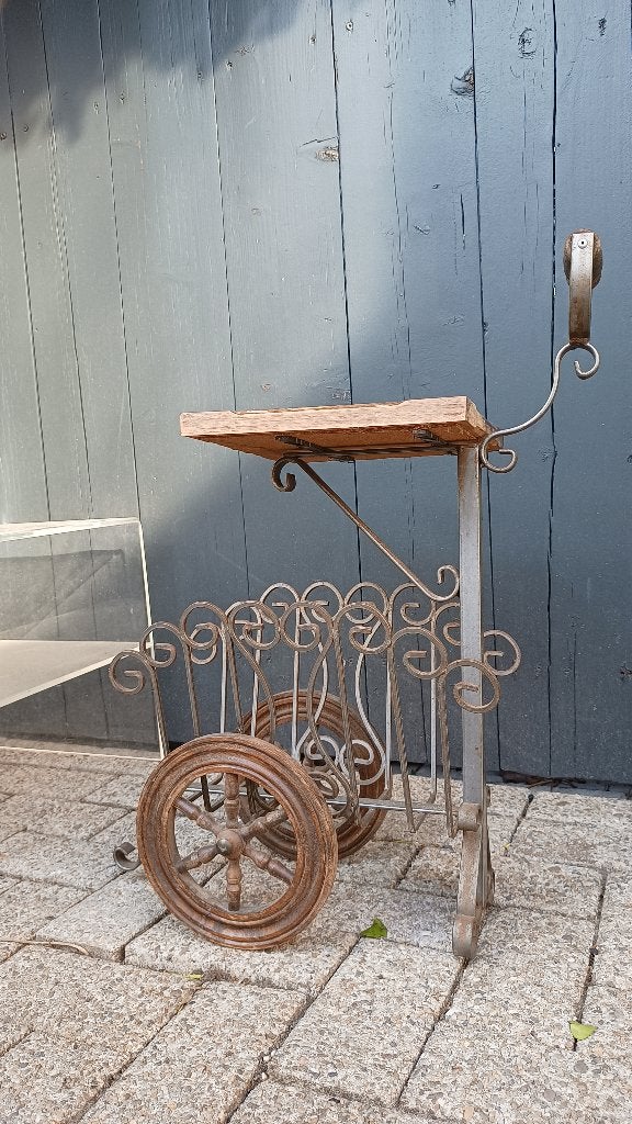 Oude smeedijzeren  serveer kar - tuinmeubel ? bloementafel, Antiek en Kunst, Ophalen