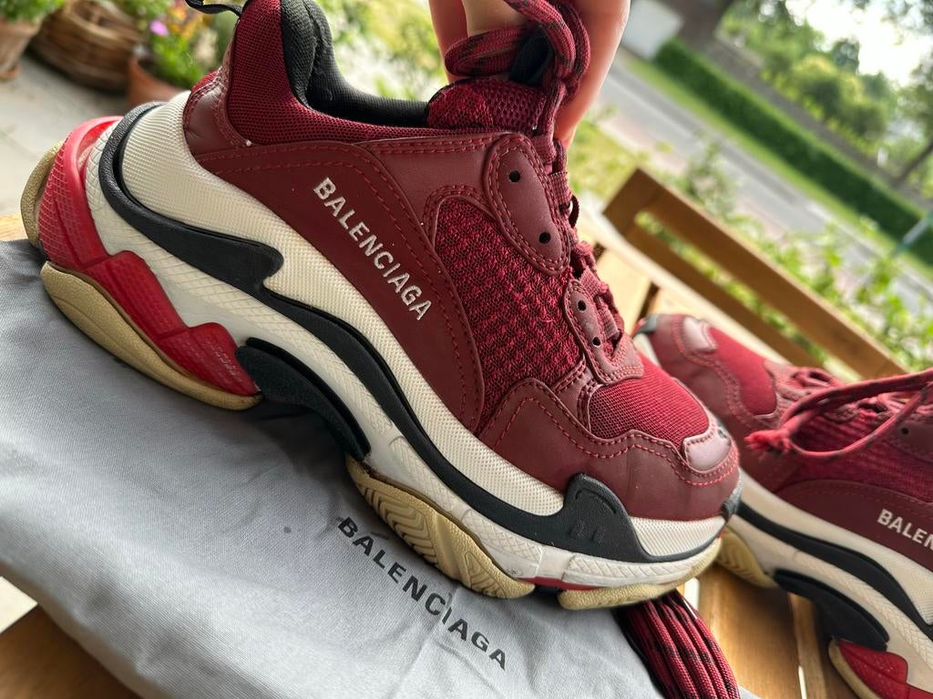 Balenciaga Triple S Bordeaux, Ophalen of Verzenden, Rood, Sneakers of Gympen, Zo goed als nieuw