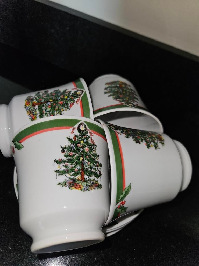 Set van 4 Kerst Kop en Schotels met Kerstboom Design, Huis en Inrichting, Keuken | Servies, Ophalen of Verzenden, Overige stijlen