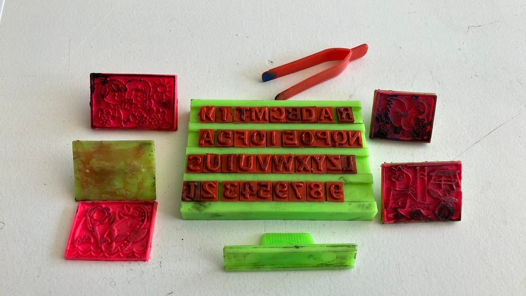 Vintage stempelset met letters en stempels, Ophalen of Verzenden, Gebruikt, Overige typen