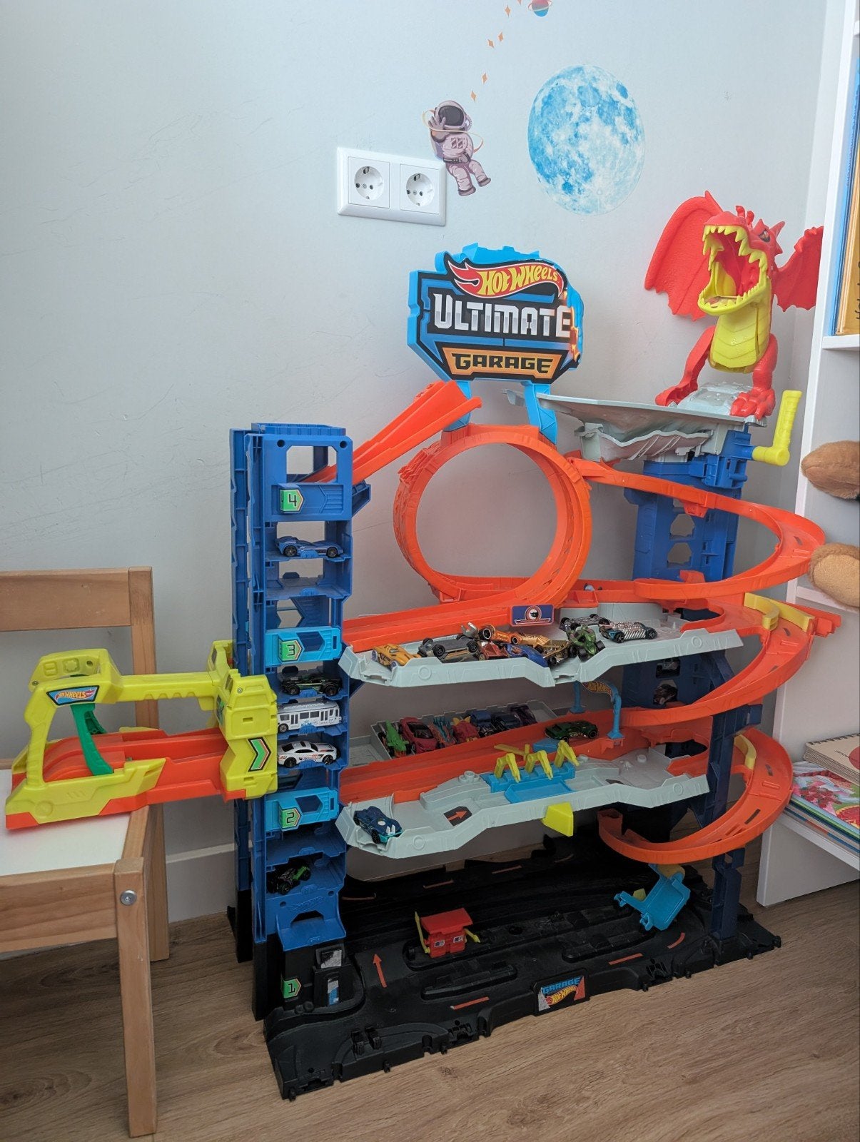 Hot Wheels Ultimate Garage met draak en veel auto's, Ophalen, Gebruikt