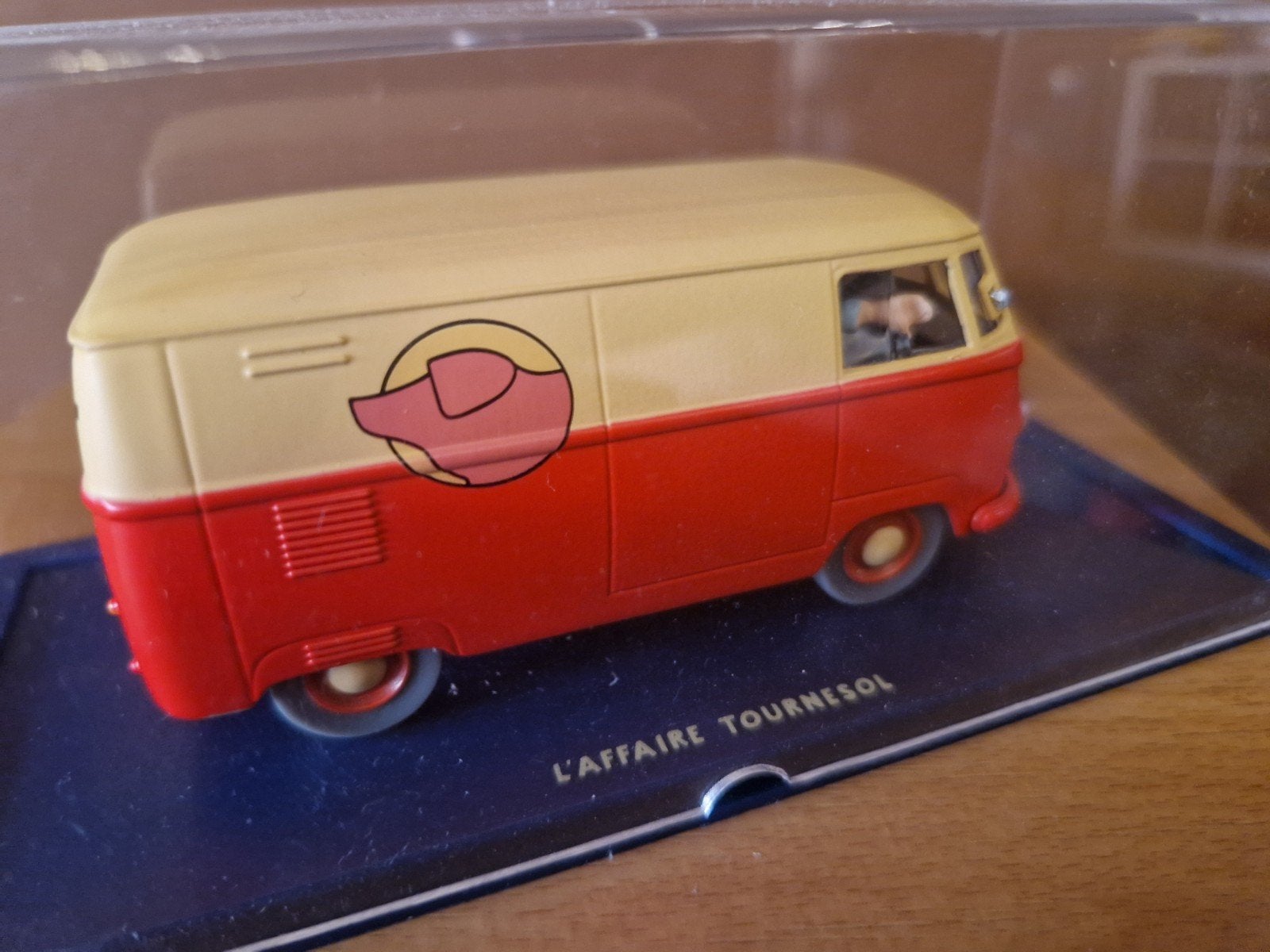 Kuifje Volkswagen Busje L'Affaire Tournesol Modelauto, Hobby en Vrije tijd, Modelbouw | Auto's en Voertuigen, Overige merken, 1:50 of kleiner