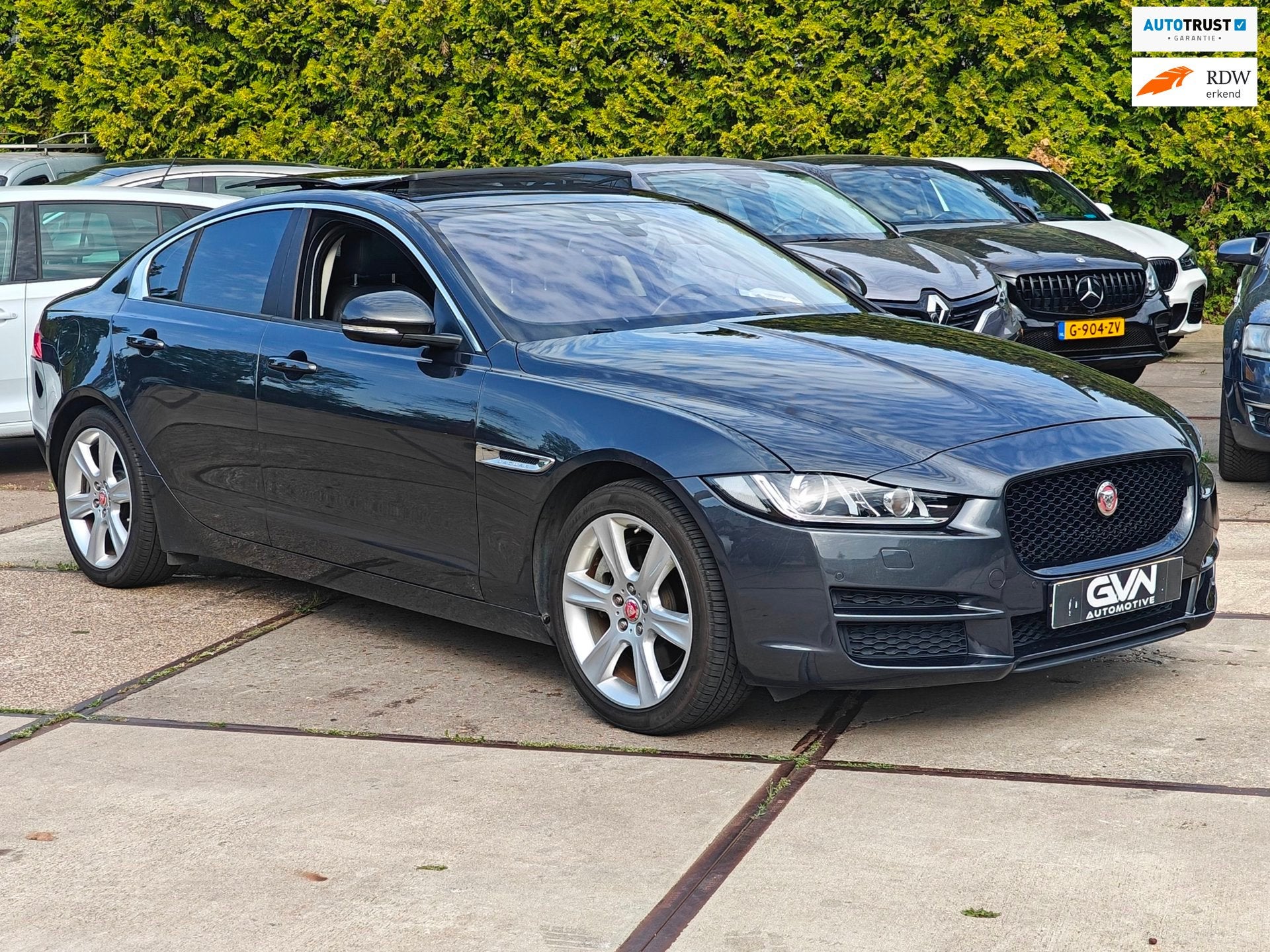 Jaguar XE 2.0 Turbo (240 pk) Prestige | Storm Grey | Panoram, Auto's, Jaguar, Dealer onderhouden, Achterwielaandrijving, 4 cilinders