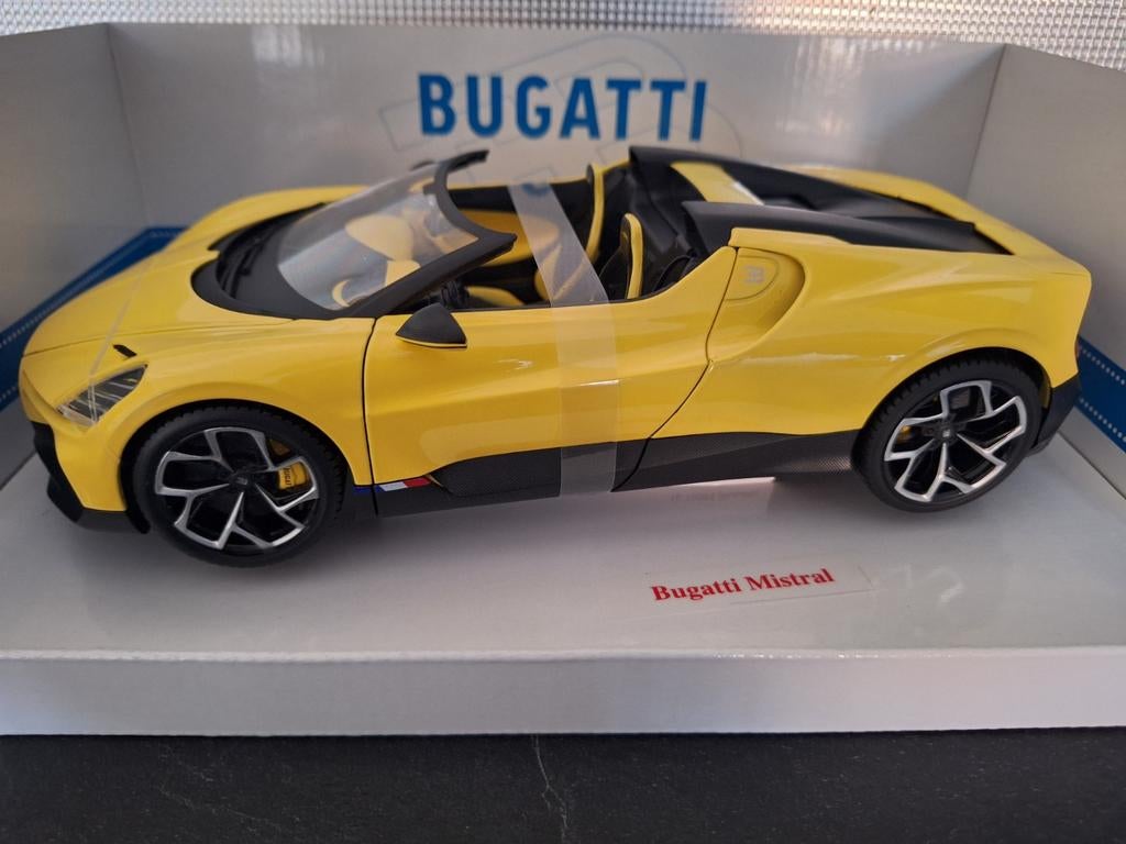 Bugatti W16 Mistral Cabriolet Schaal 1:18, Auto, Burago, Burago, Nieuw