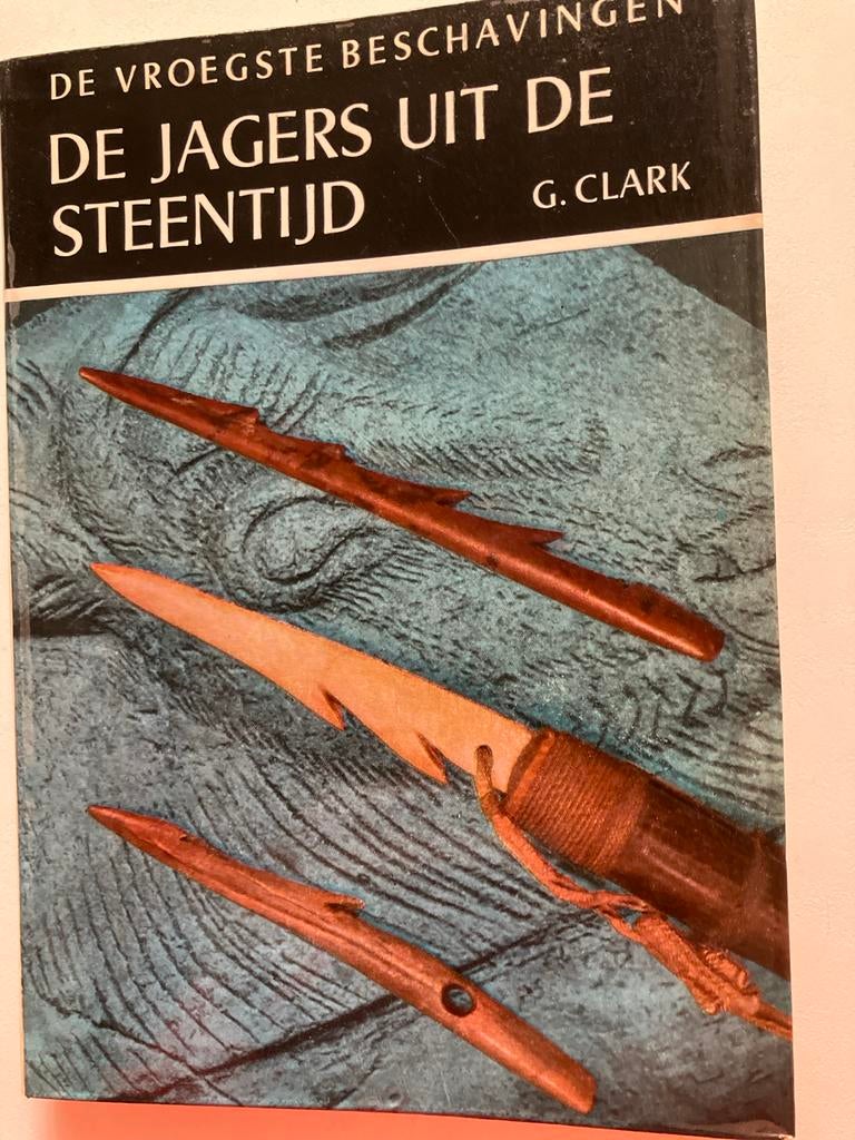 De Jagers uit de Steentijd - G. Clark, Boeken, Ophalen of Verzenden, 20e eeuw of later, Gelezen