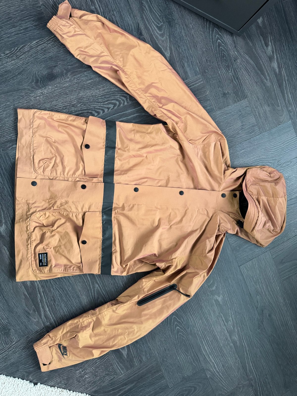 Nike F.C. Iridescent Hooded Jacket / Windbreaker uit 2014, Ophalen, Zo goed als nieuw, Maat 46 (S) of kleiner, Oranje