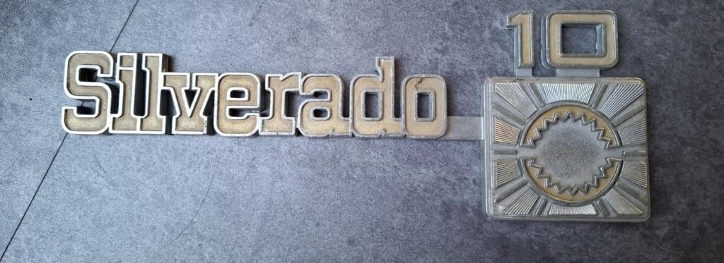 Set vintage Silverado 10 emblemen logo's embleem logo, Ophalen of Verzenden, Gebruikt, Chevrolet