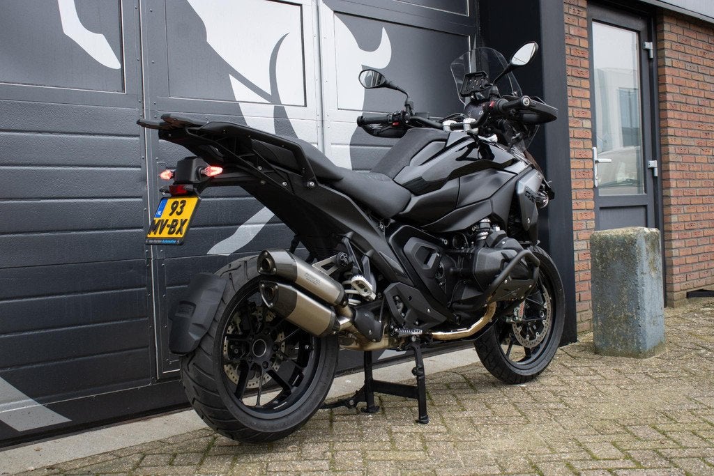 BMW R 1300 GS Triple Black / Custom zadel / Akrapovic / Gesm, Bedrijf, Handvatverwarming, Meer dan 35 kW, Toermotor