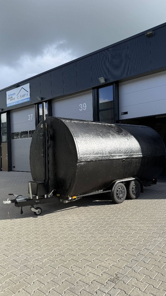 Zwarte foodtruck / verkoopwagen – 5,65 x 2,30 m, Ophalen