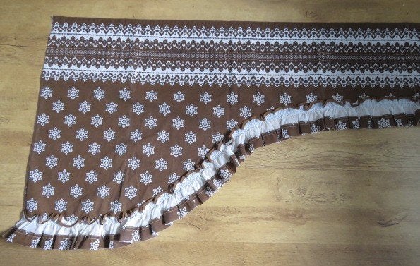 Vintage gordijn bruin met wit jaren 60-70, ruim 2 mtr breed, Ophalen of Verzenden