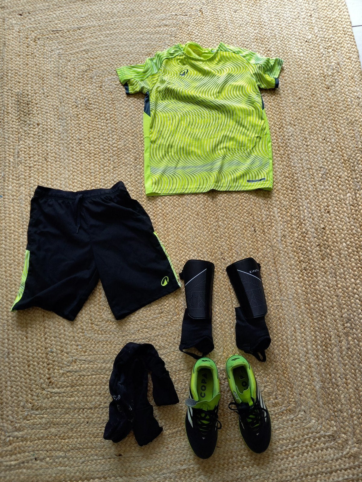 Voetbalset voor kinderen: shirt, broekje, schoenen, scheenbe, Maat L, Ophalen, Gebruikt, Set