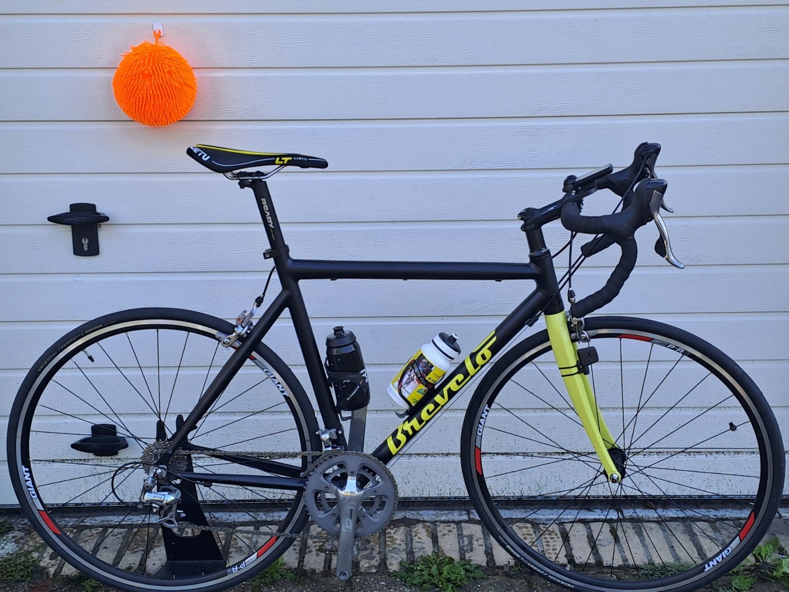 Brevelo Giallo Racefiets  maat ML- Klaar voor de weg!, Fietsen en Brommers, Fietsen | Racefietsen, 28 inch, Velgrem, Aluminium