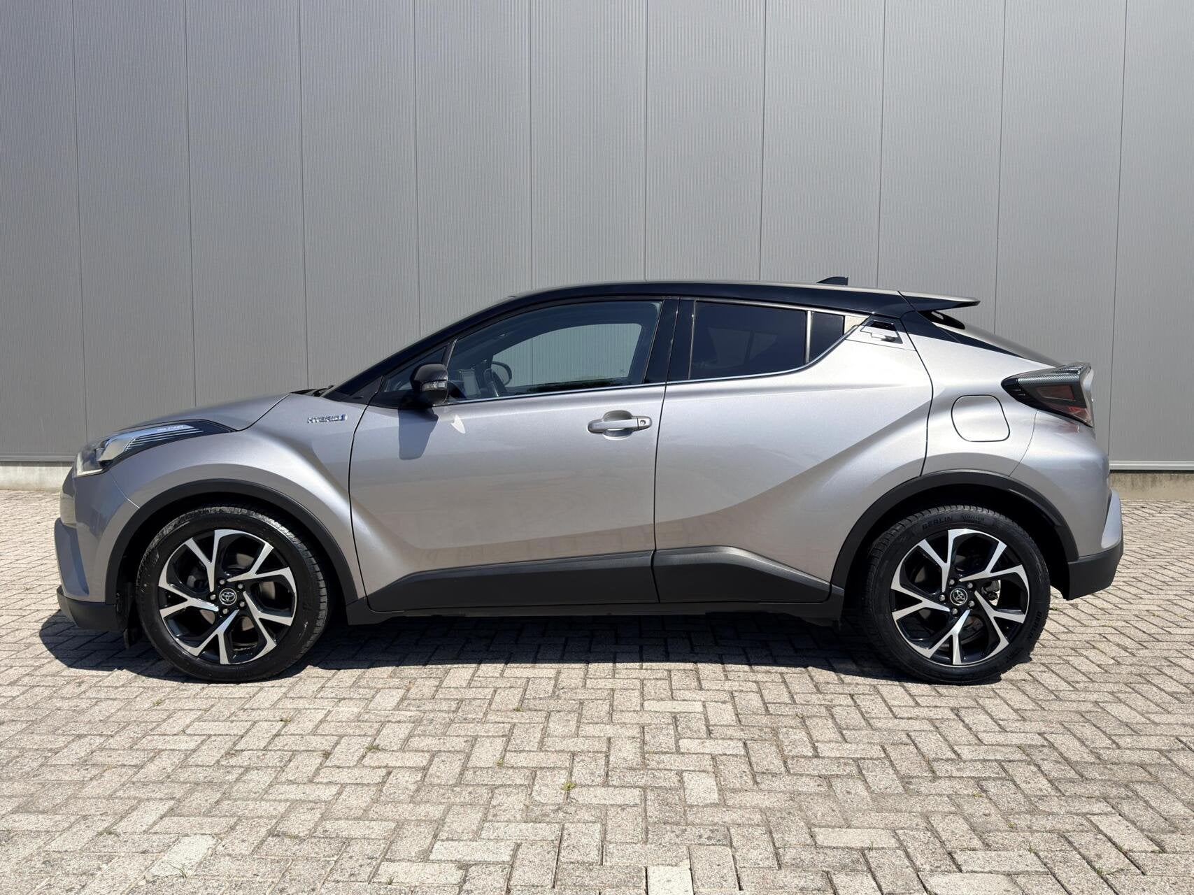 Toyota C-HR 1.8 Hybrid Executive Carplay| Dealer OH|Stoelver, Euro 6, 4 cilinders, Met garantie (alle), 122 pk
