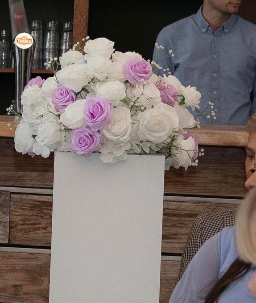 3 Bloemstukken met rozen: hoekstuk & 2 ronde stukken, Ophalen, Binnen, Textiel, Zo goed als nieuw