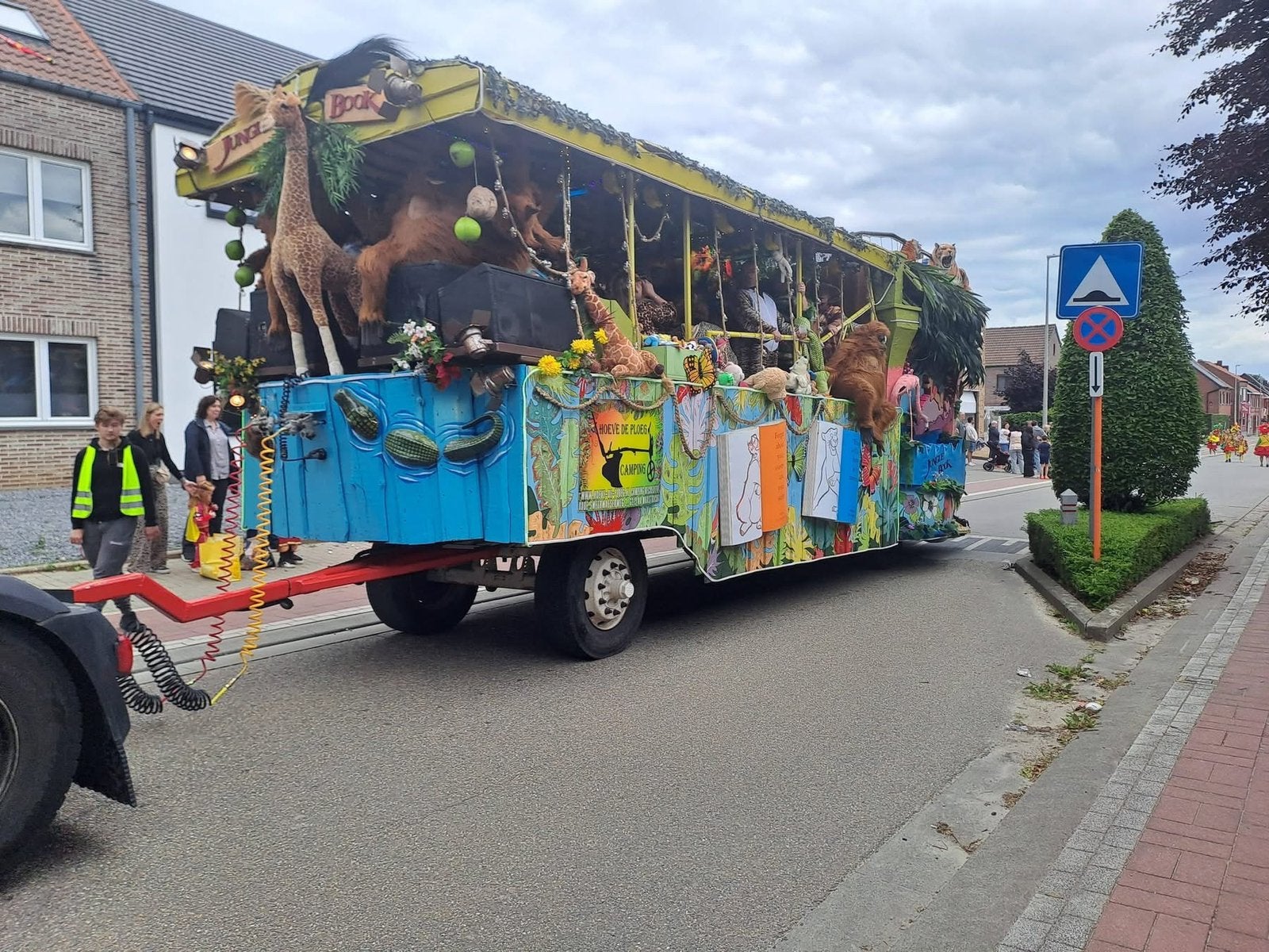 Gezocht stalling voor carnavals wagen, Ophalen of Verzenden, Zo goed als nieuw