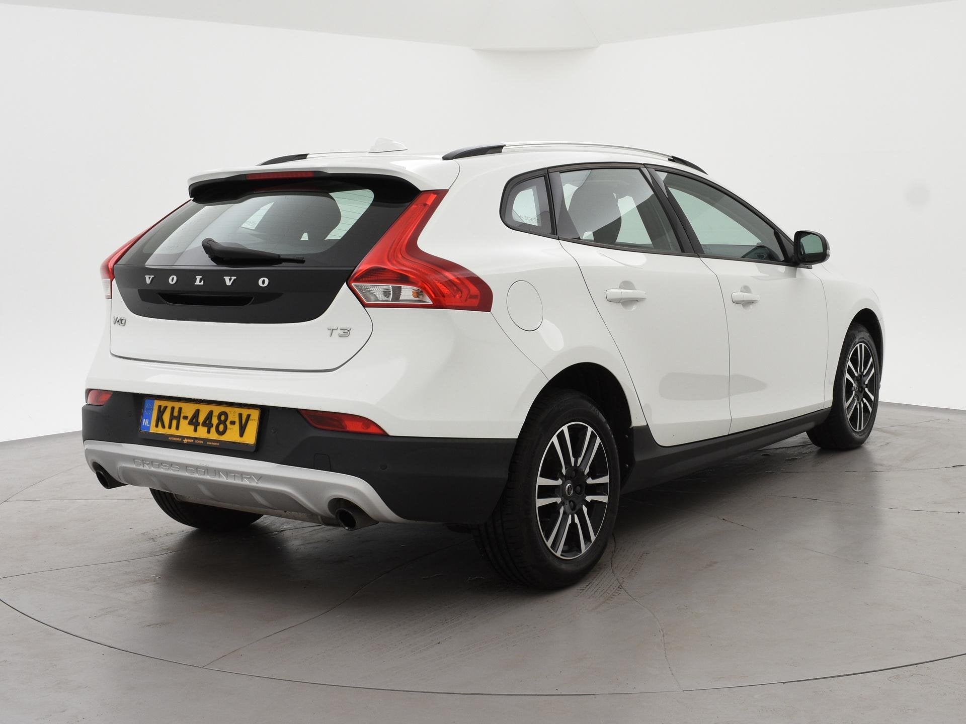 Volvo V40 Cross Country 1.5 T3 NORDIC+ 152 PK AUT. *DEALER O, Euro 6, 700 kg, Leder en Stof, Wit