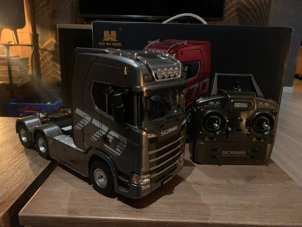Huina scania 770s 1:18 nieuw in doos, Ophalen of Verzenden, Zo goed als nieuw, Elektrisch, Overige soorten