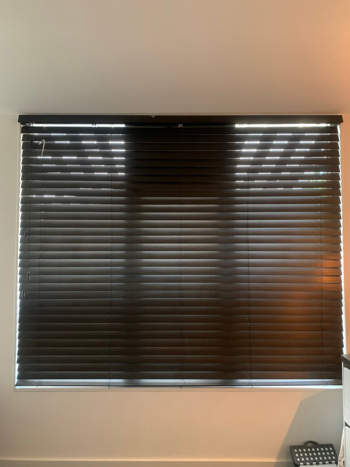 Veneta Harmony Houten Jaloezie - Donker Walnoot 233x194cm, Huis en Inrichting, Stoffering | Gordijnen en Lamellen, Ophalen, Jaloezie