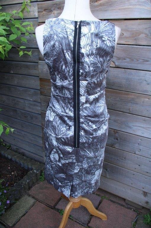 Jurk grijs/ creme Vera Mont mt M Vaste prijs, Maat 38/40 (M), Ophalen of Verzenden, Zo goed als nieuw, Knielengte