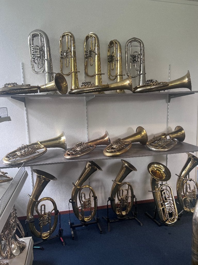 Wij hebben verschillende Euphoniums / baritons op voorraad, Ophalen, Gebruikt, Euphonium of Tenortuba, Met koffer of draagtas