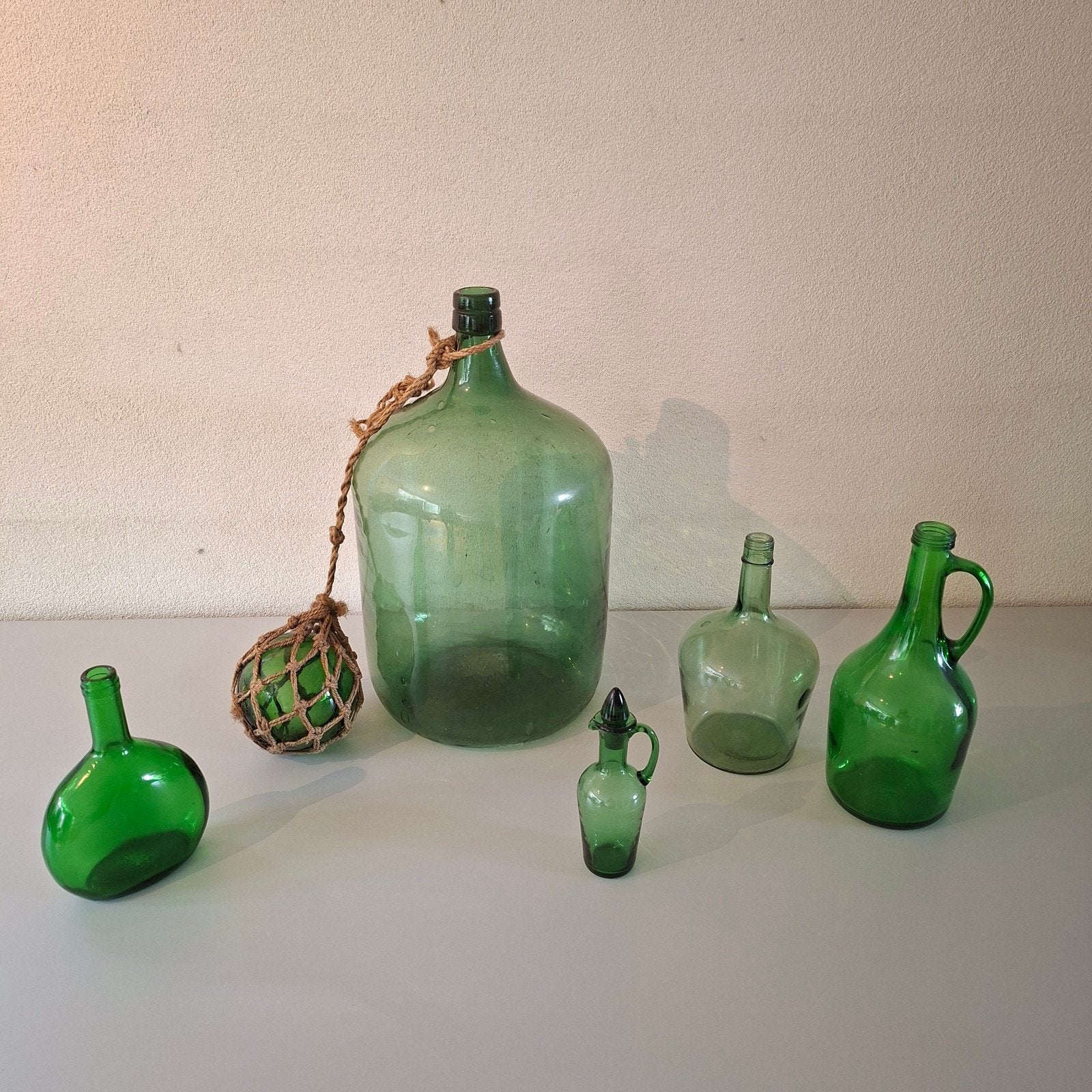 Set van 6 Vintage Groene Glazen Flessen en Karaf, Ophalen