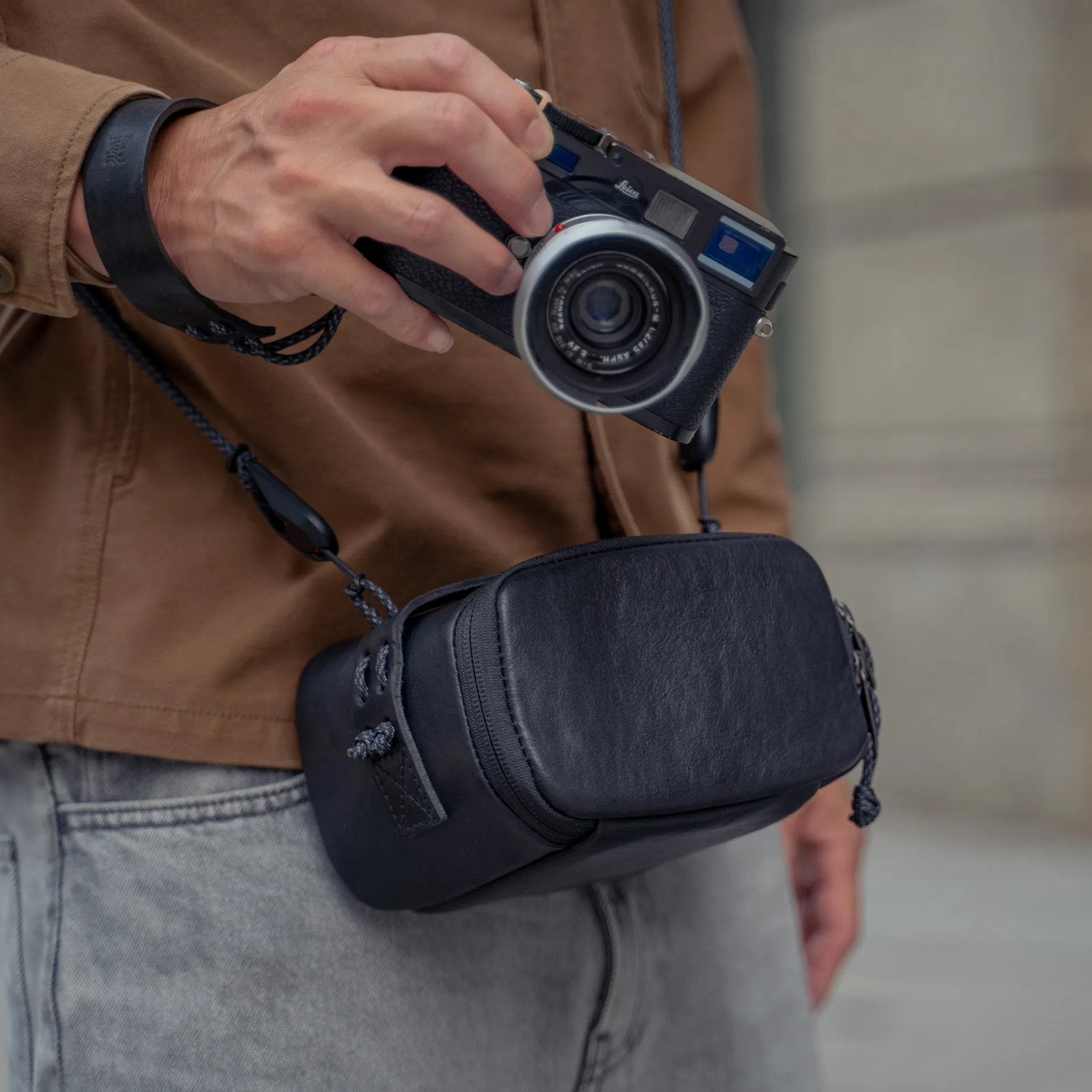 Foto 8 van Wotancraft Camera tas in zwart runderleer (type pouch L)