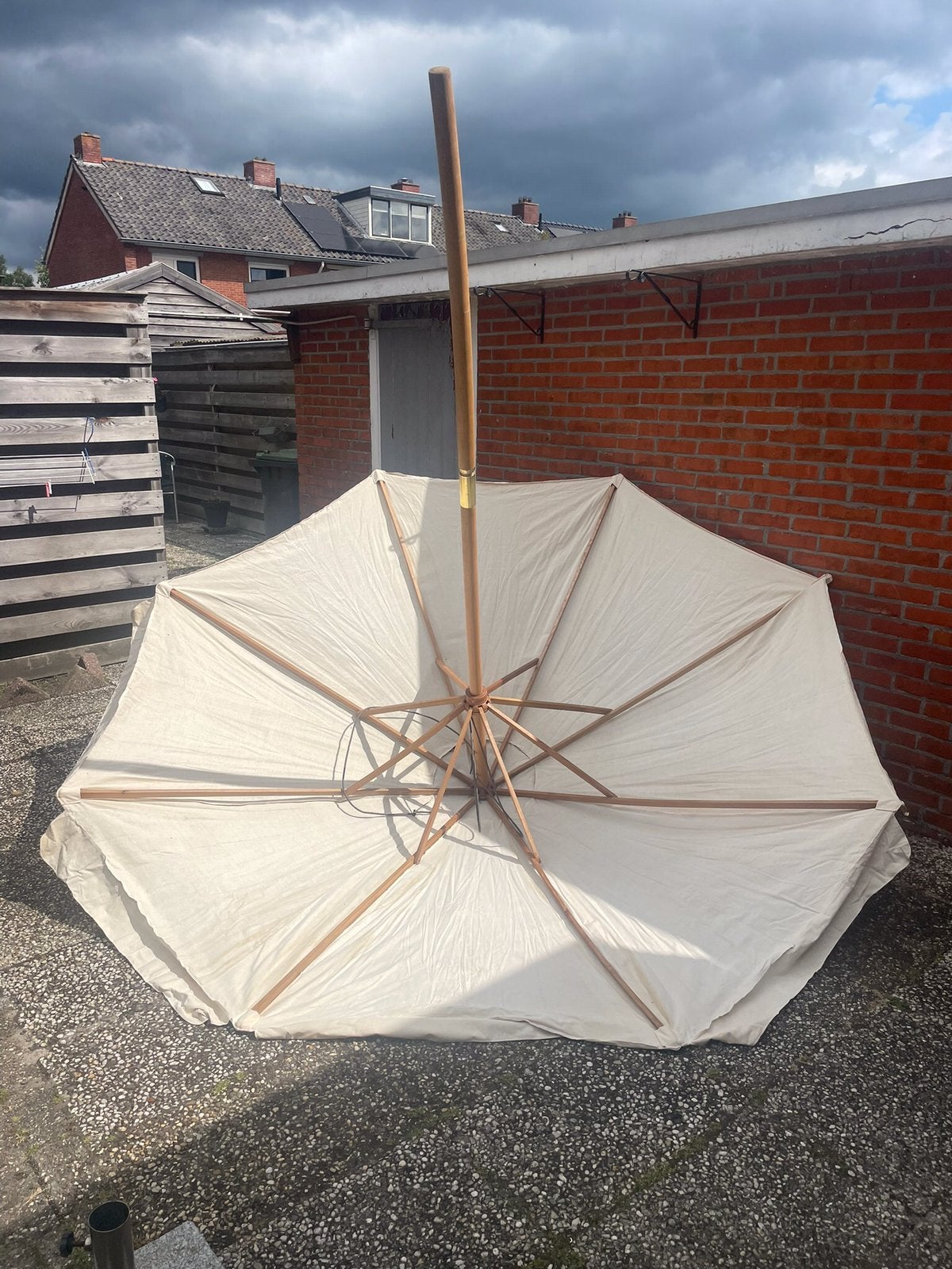 Mooie grote stoffen cremekleur Parasol met Hoes/doorsnee 3 M, Ophalen, Gebruikt, 2 tot 3 meter, Stokparasol