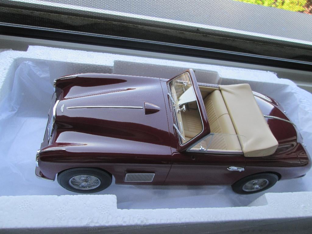 1:18 BOS Resine Modell Aston Martin DB 2 DHC weinrot, Ophalen of Verzenden, Zo goed als nieuw, Auto, Overige merken