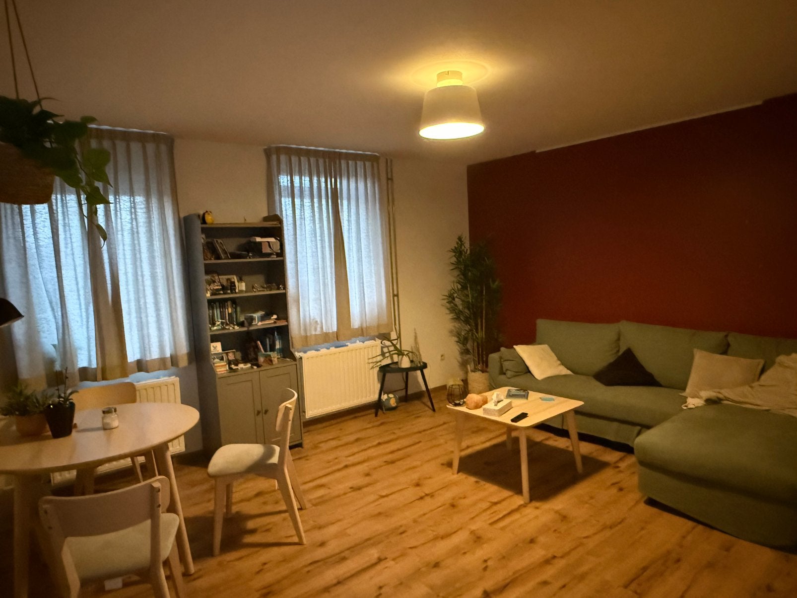Inboedel: bank, salontafel, eetkamertafel stoelen, buffetkas, Ophalen
