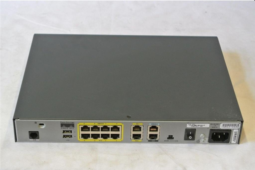 Cisco 1811 V05 router, Ophalen of Verzenden, Gebruikt, Router, Cisco