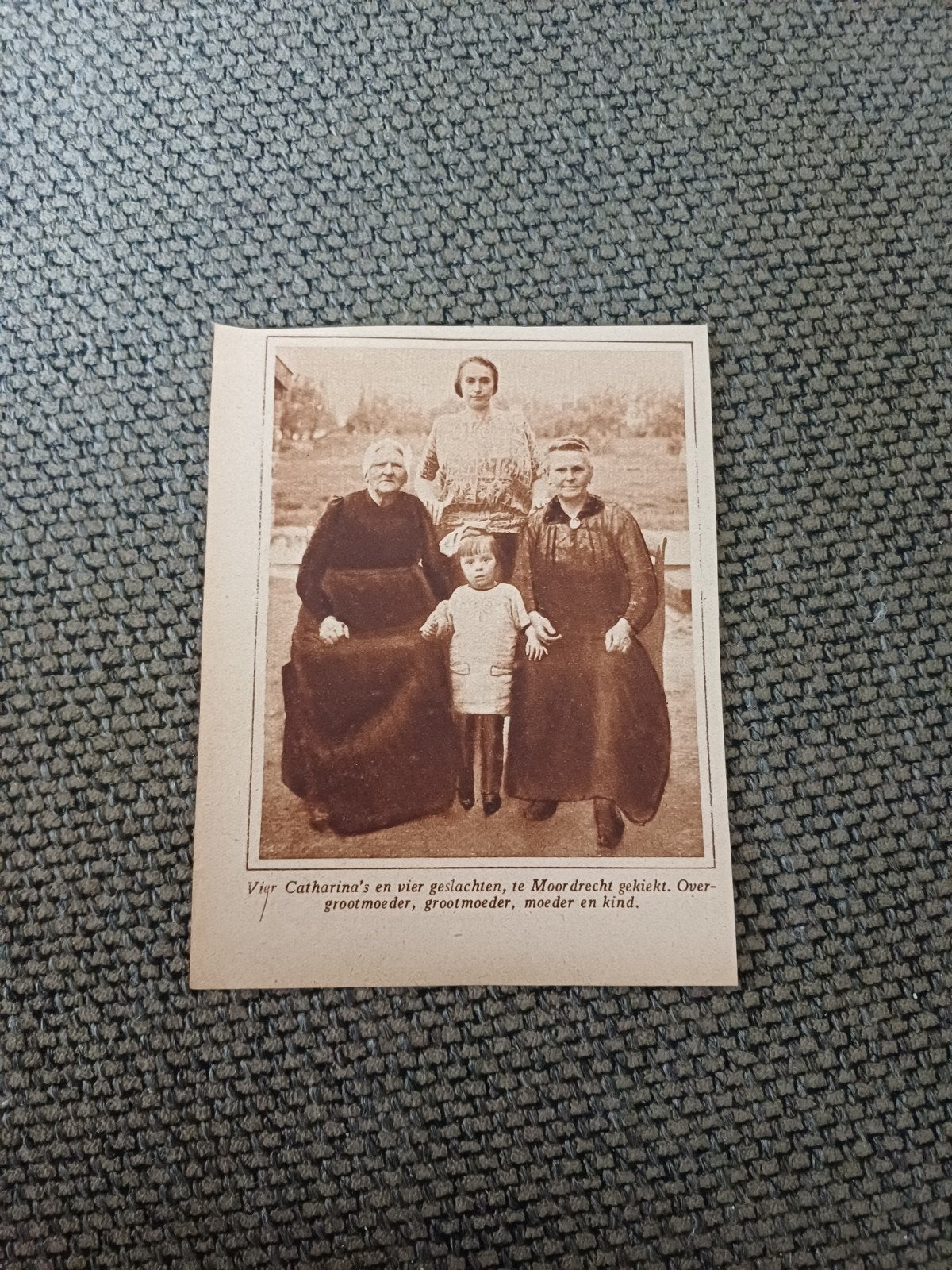 knipsel Moordrecht 4 geslachten Catharina 1927, Ophalen of Verzenden, 1920 tot 1940, Knipsel(s)