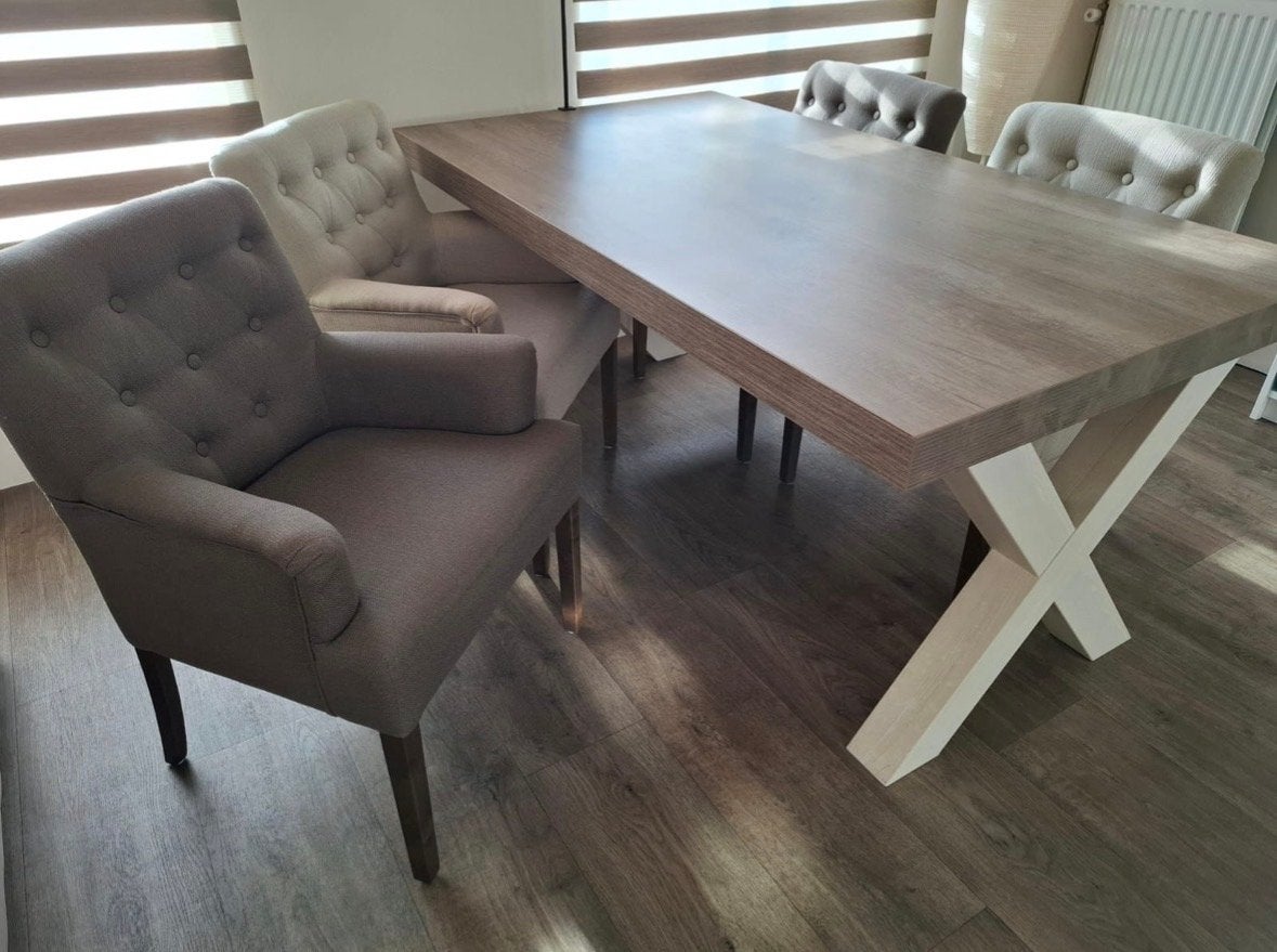 Eettafel met 4 stoelen (2 met armleuning) - ZGAN, Ophalen, Zo goed als nieuw, 4 tot 6 stoelen