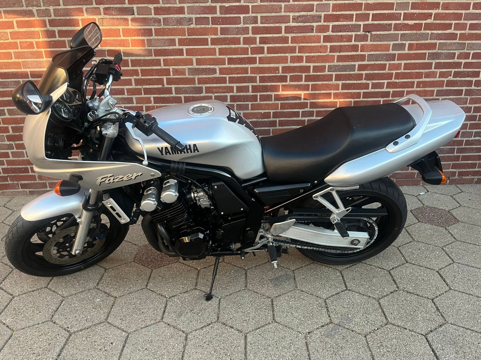 Schuurvondst Yamaha FZS 600 -met  9500 km nieuwstaat, Occasion, 4 cilinders, Motorrijbewijs A, Bedrijf