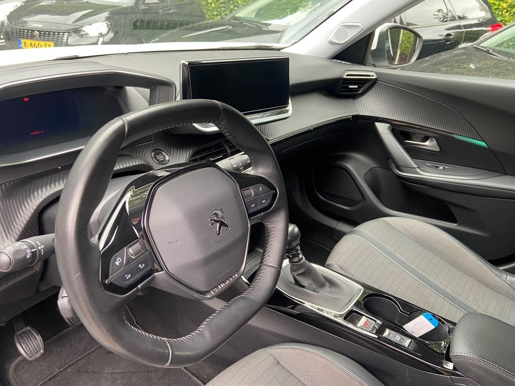 Peugeot 2008 1.2 130pk Allure Navi, Camera, CarPlay, 1e Eige, Auto's, Voorwielaandrijving, Gebruikt, 1199 cc, Met garantie (alle)
