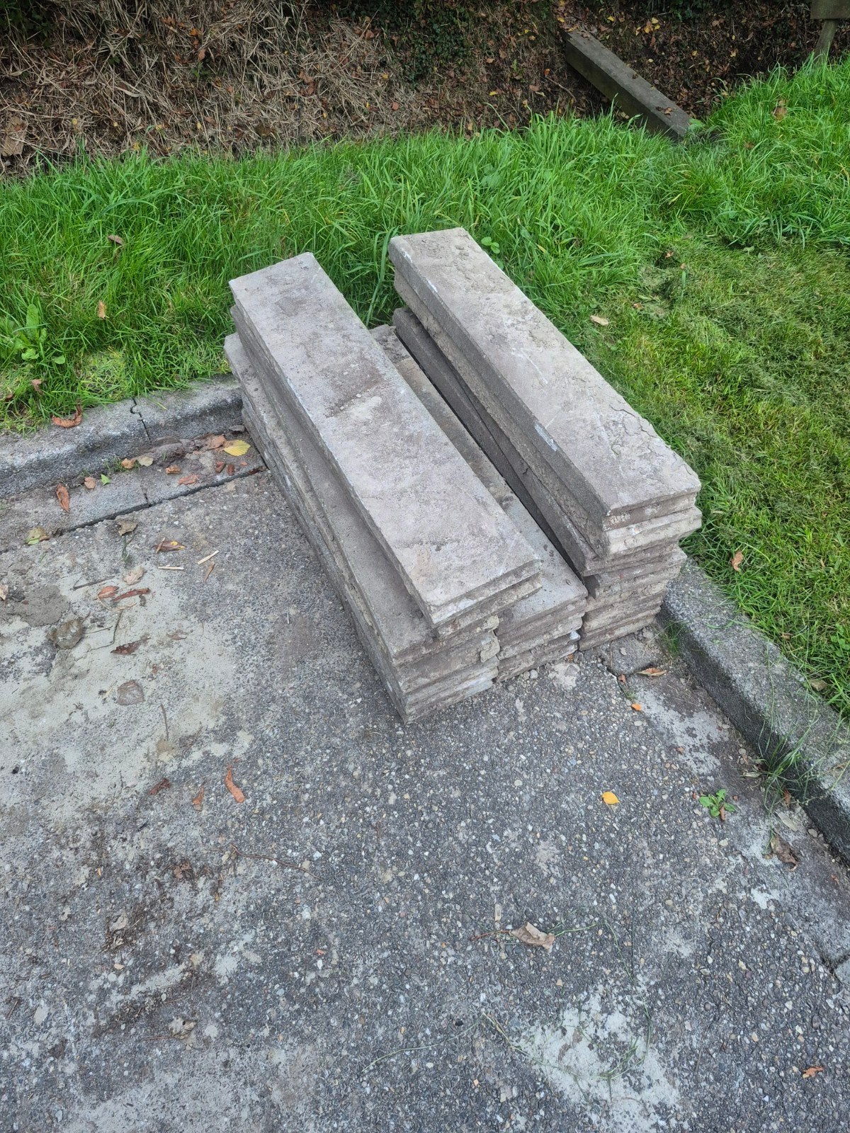 Grijze opsluitbanden 100x20x6cm - 16 stuks, Gebruikt, Overige typen, Ophalen of Verzenden, Minder dan 5 m²