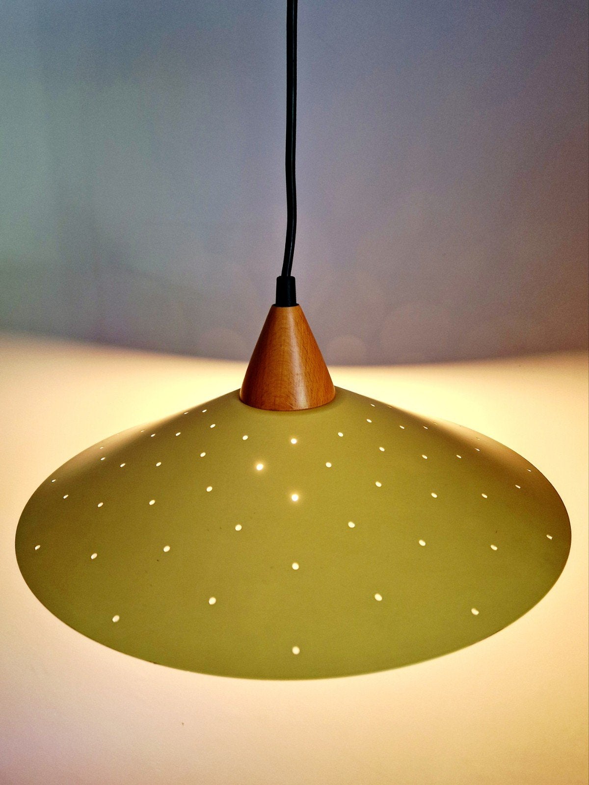 Jaren '70 Herda Hanglamp - Geel met geperforeerd patroon, Gebruikt, Vintage, Retro, Jaren '70, Hout, E27 (groot)