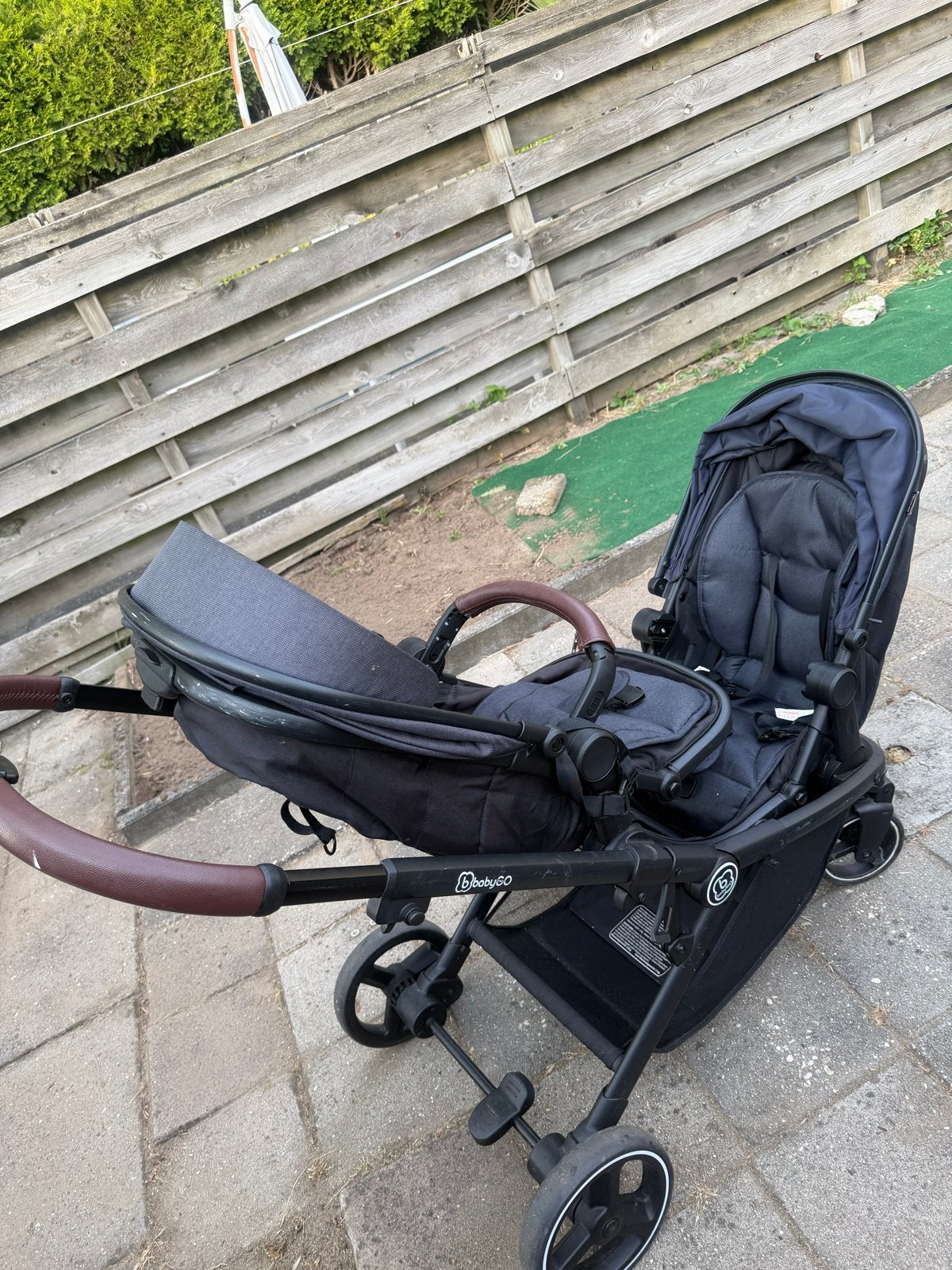 BabyGO Duowagen/Combiwagen - Zwart met bruine accenten, Gebruikt, Duowagen, Combiwagen, Ophalen