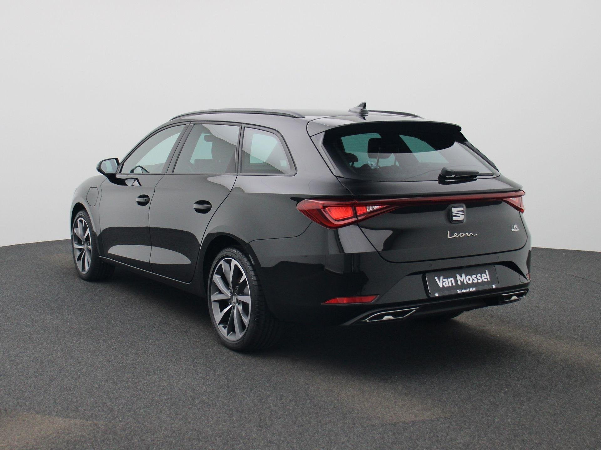 SEAT Leon Sportstourer 1.5 TSI e-Hybrid FR Business 204 PK |, Auto's, Stof, 4 cilinders, Nieuw, 1700 kg