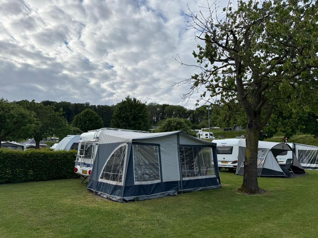 Hobby Easy Delux 460 Caravan + Voortent, Compleet uitgerust!, 2 aparte bedden, Rondzit, Hobby, Particulier