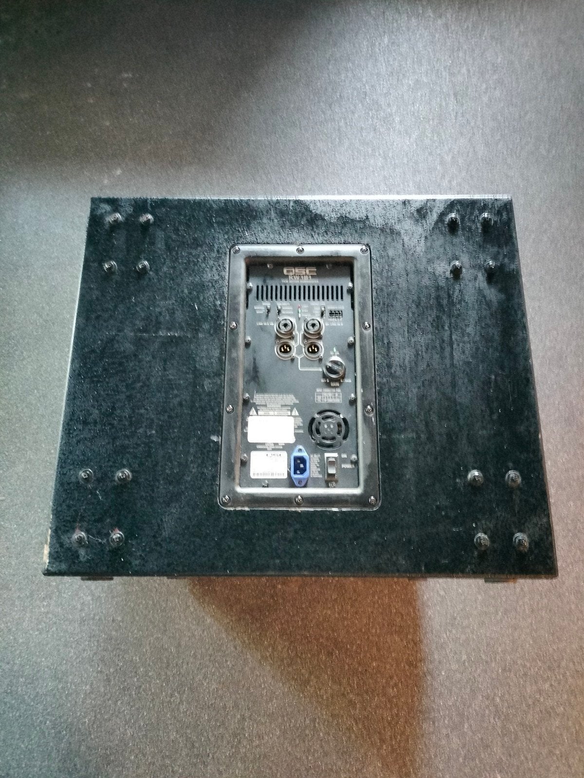 QSC KW181 1KW Actieve Subwoofer - Volledig Gereviseerd, Overige merken, Subwoofer, Refurbished, Ophalen of Verzenden