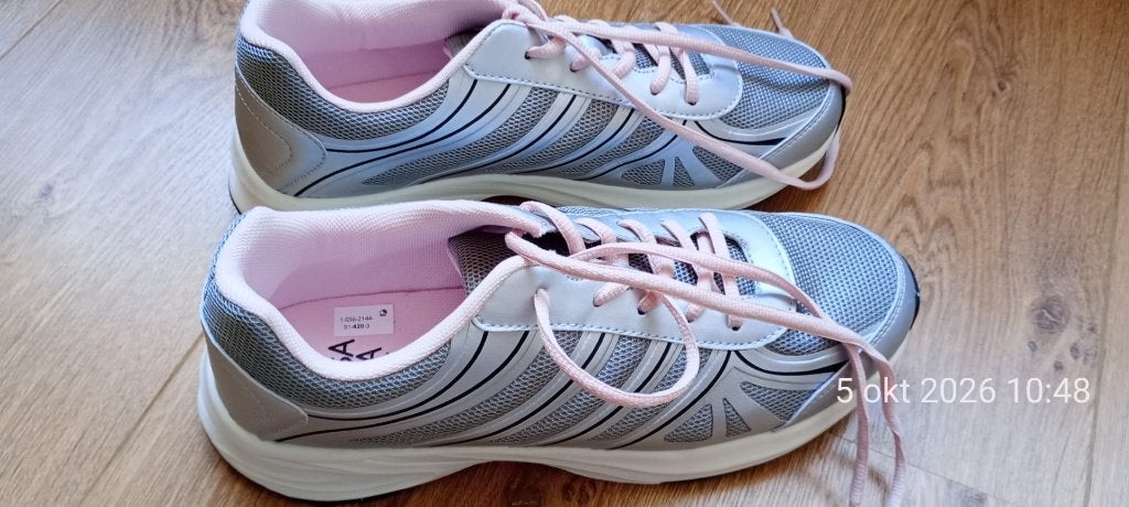 te koop  dames  gympen matg 42, Nieuw, Ophalen of Verzenden, Sneakers of Gympen, Grijs