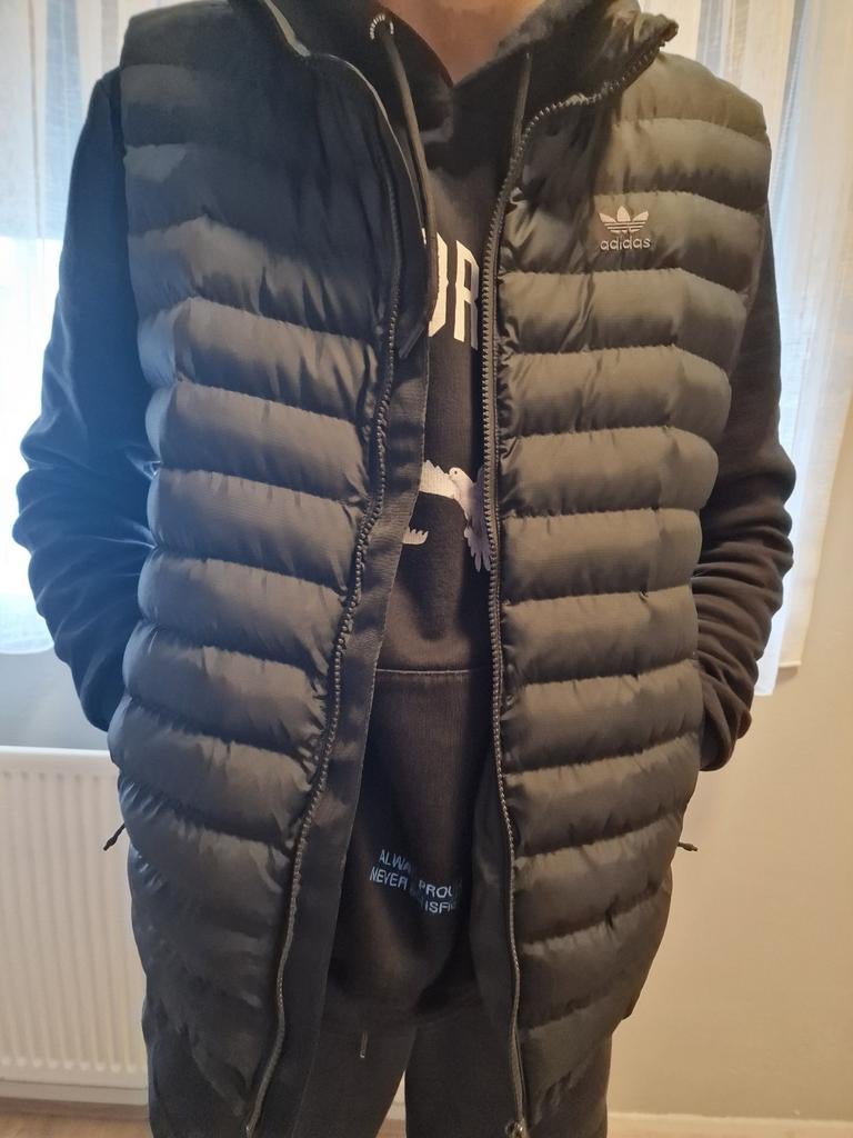 Adidas bodywarmer originele jongens, Ophalen, Zo goed als nieuw, Maat 46 (S) of kleiner, Zwart