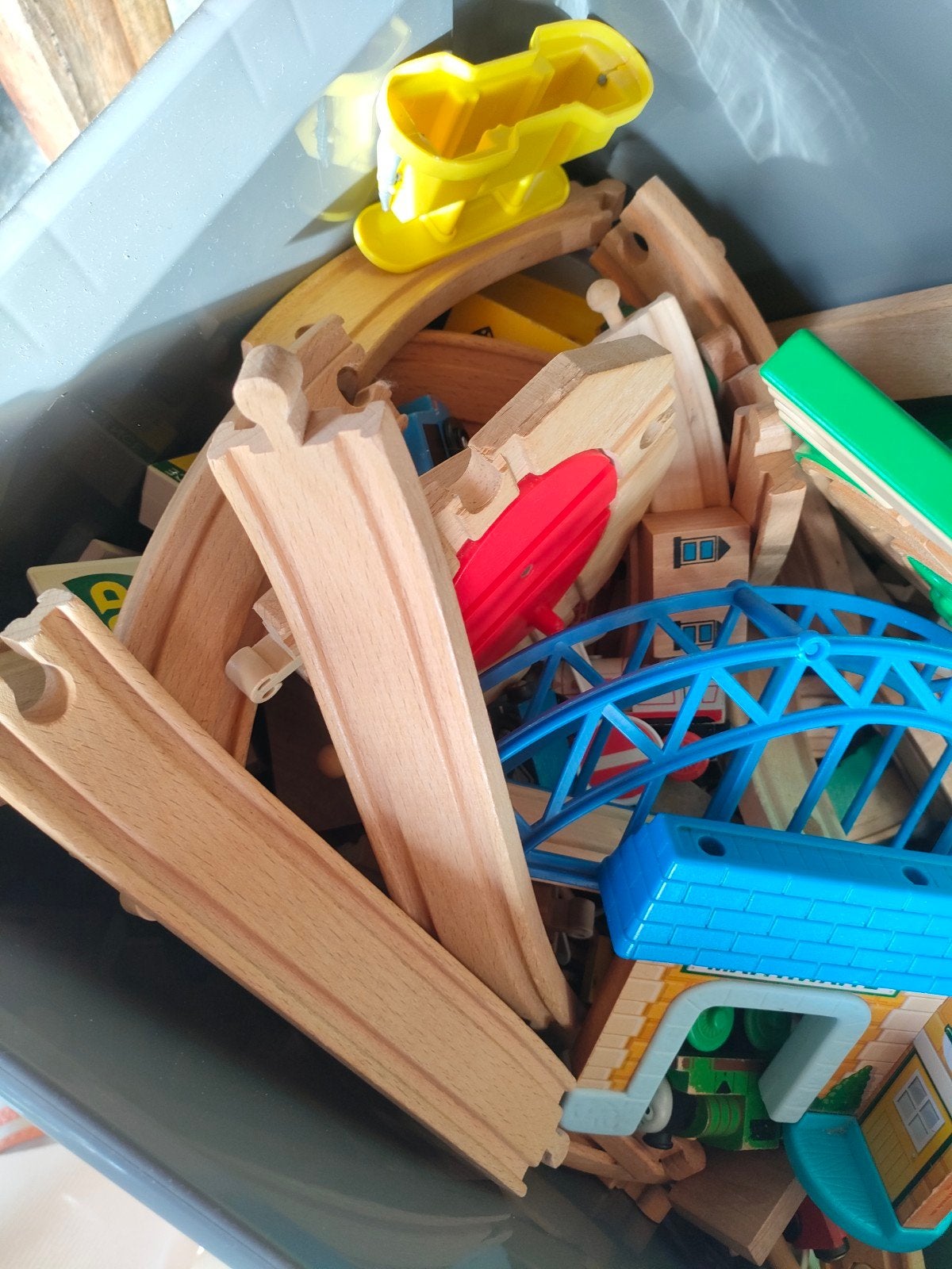 Houten treinbaan en treinen, Ophalen