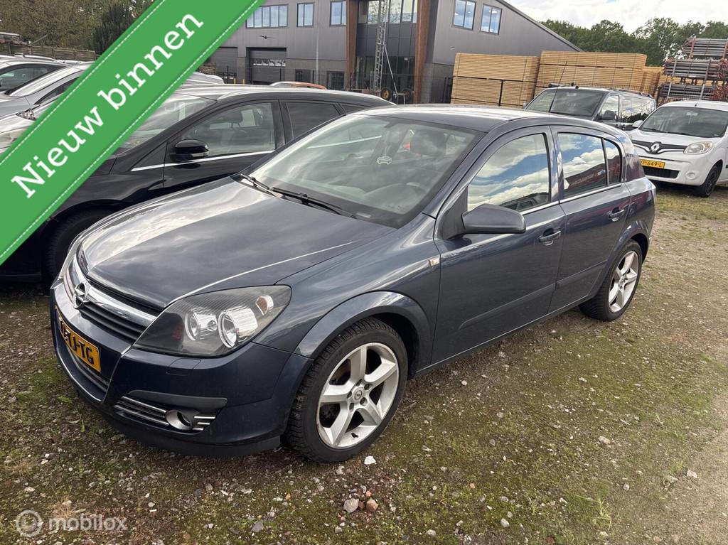 Opel Astra 1.6 Cosmo Hatchback 2006 Inruilkoopje, Voorwielaandrijving, 15 km/l, Gebruikt, 4 cilinders