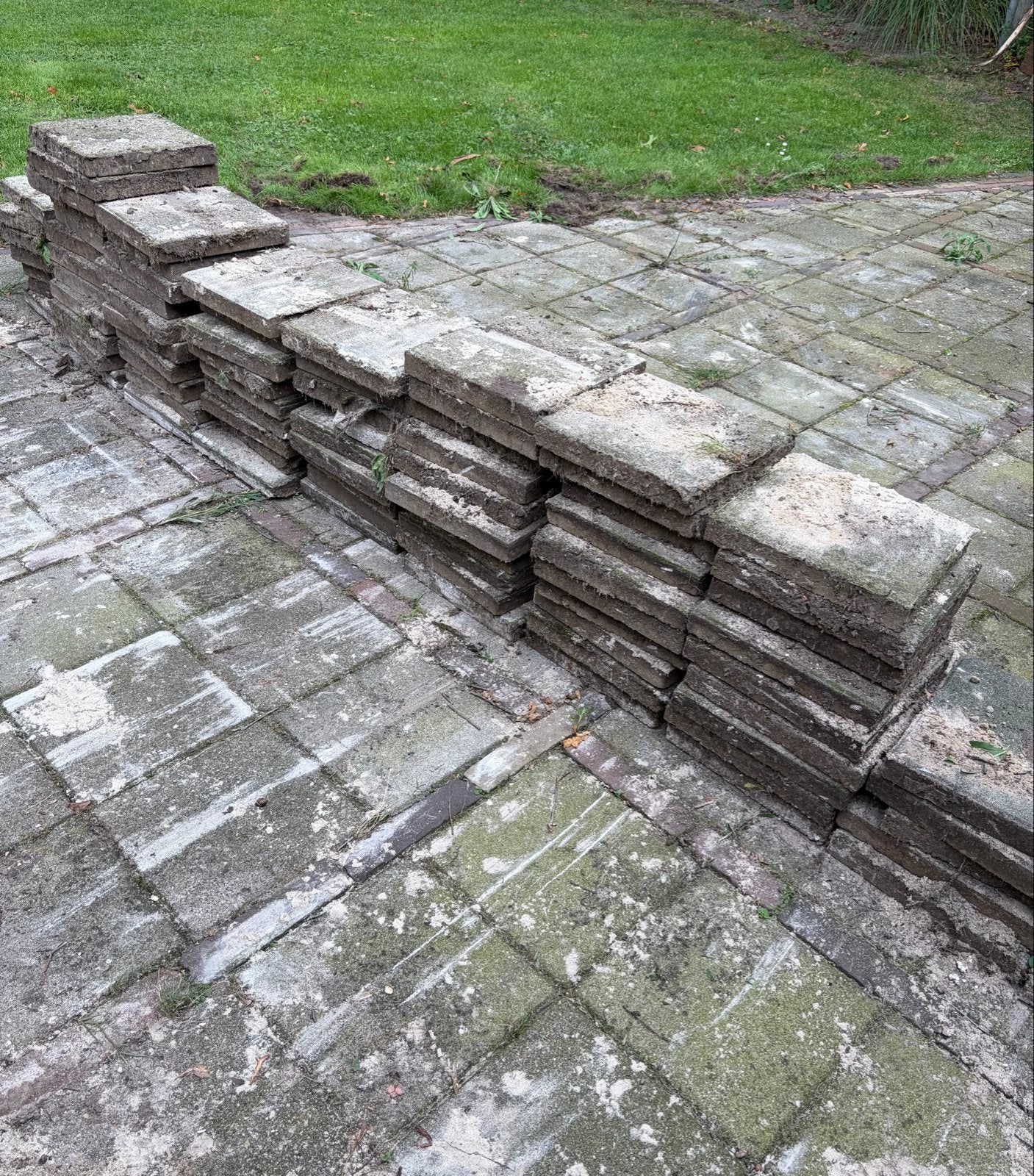 Gratis Gebruikte terrastegels -, Tuin en Terras, Ophalen, Gebruikt, 10 m² of meer, Beton